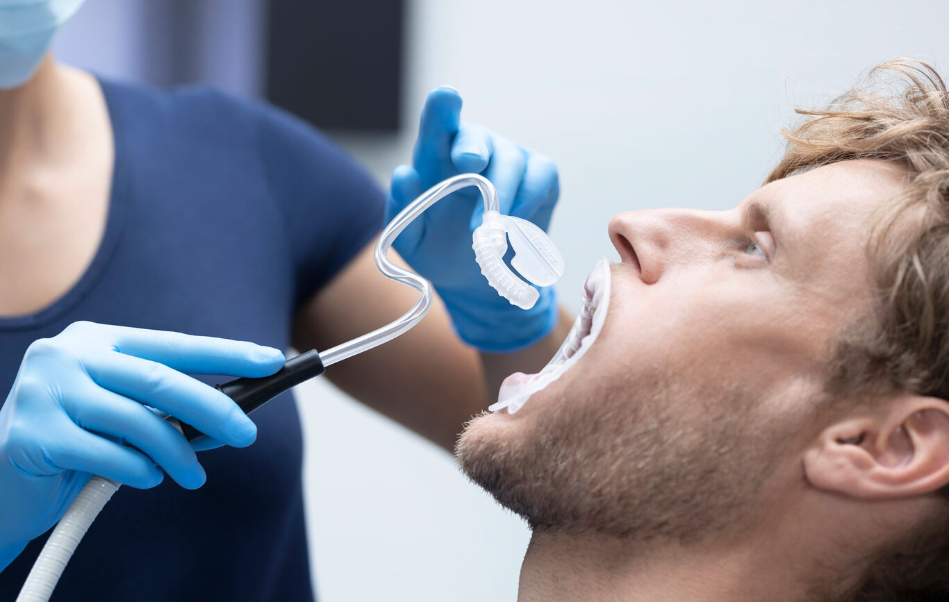 OptraGate Dry Control: Saliva and liquid ejector with integrated tongue ...