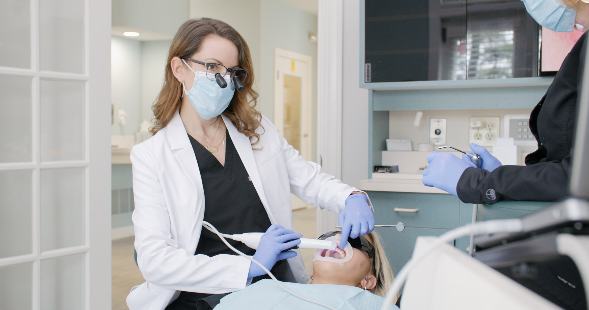 A brief overview of intraoral scanners and their benefits Ivoclar